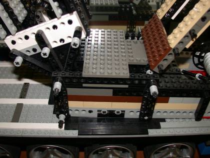 B-turn-table from LEGO Cranes b-turn-table.jpg