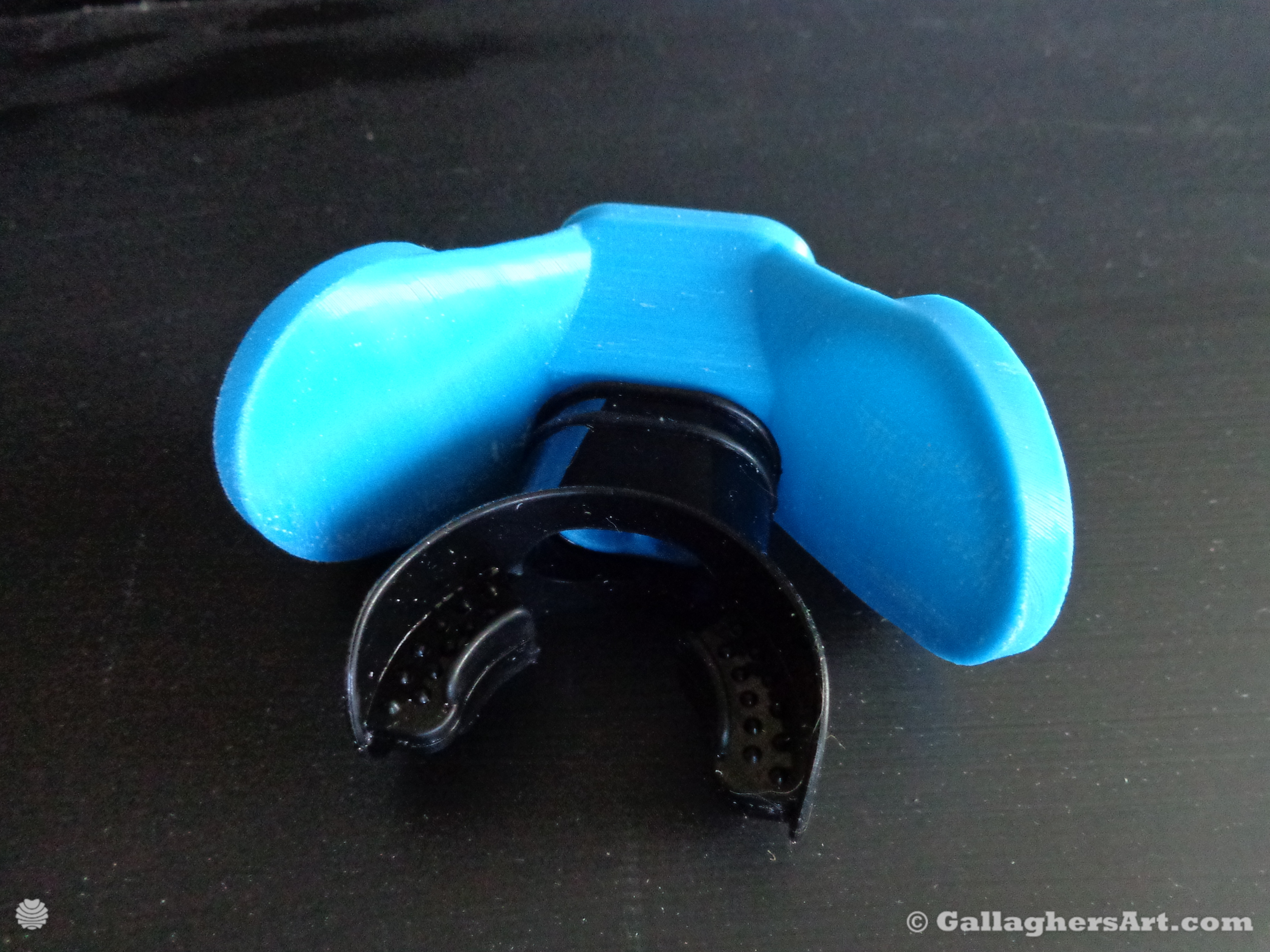Gallaghersart airtight mask 002 dsc00336sm from Airtight adapters for Medical Masks and Face Respirators  - 3M 6300 mod