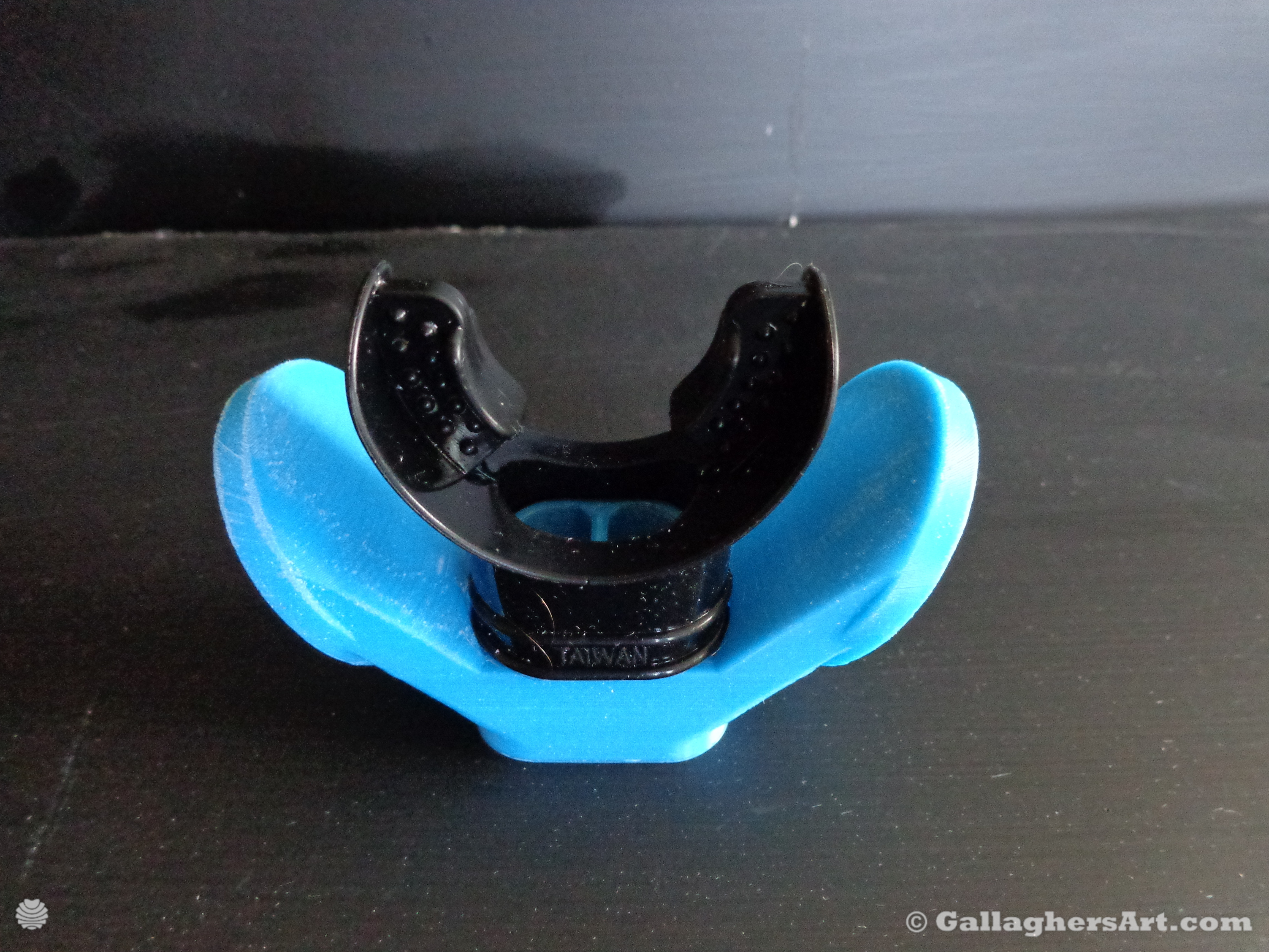 Gallaghersart airtight mask 002 dsc00337sm from Airtight adapters for Medical Masks and Face Respirators  - 3M 6300 mod
